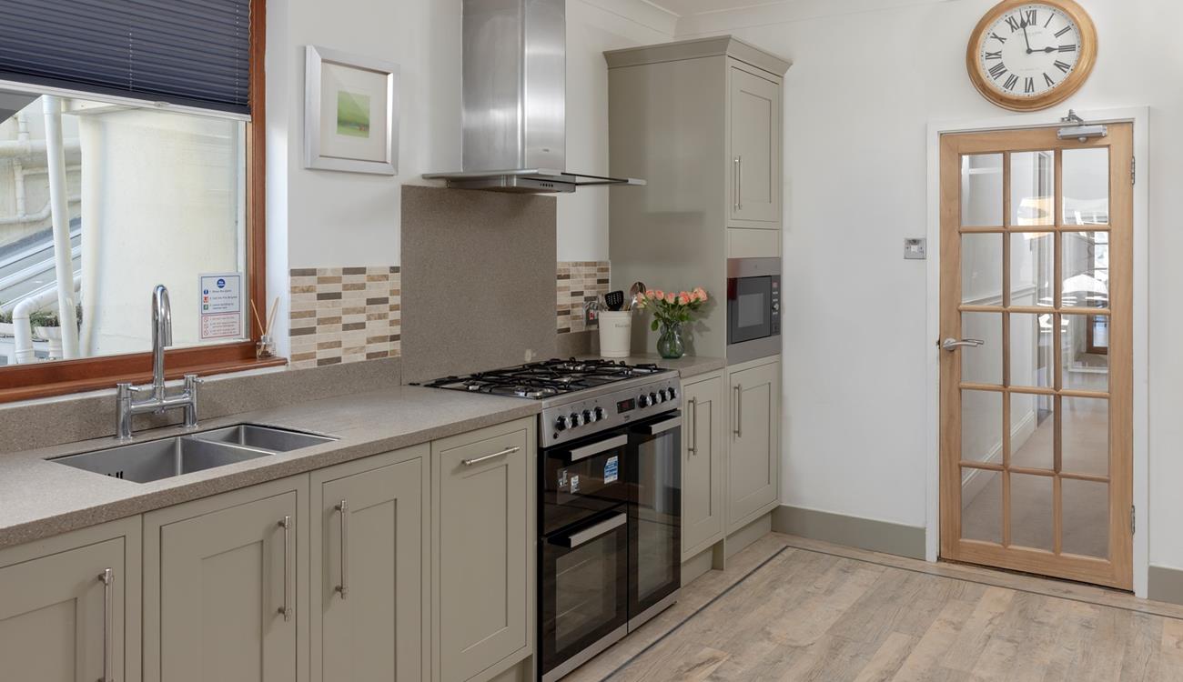 The large kitchen provides you with plenty of space to cook up a storm!