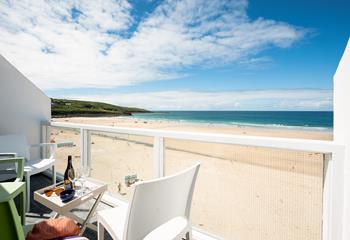 24 Piazza, Sleeps 4 + cot, Porthmeor.