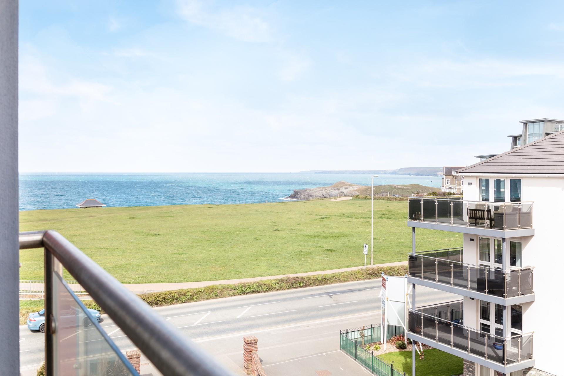 Pack a picnic to enjoy on the Barrowfields overlooking the beautiful Cornish coastline.