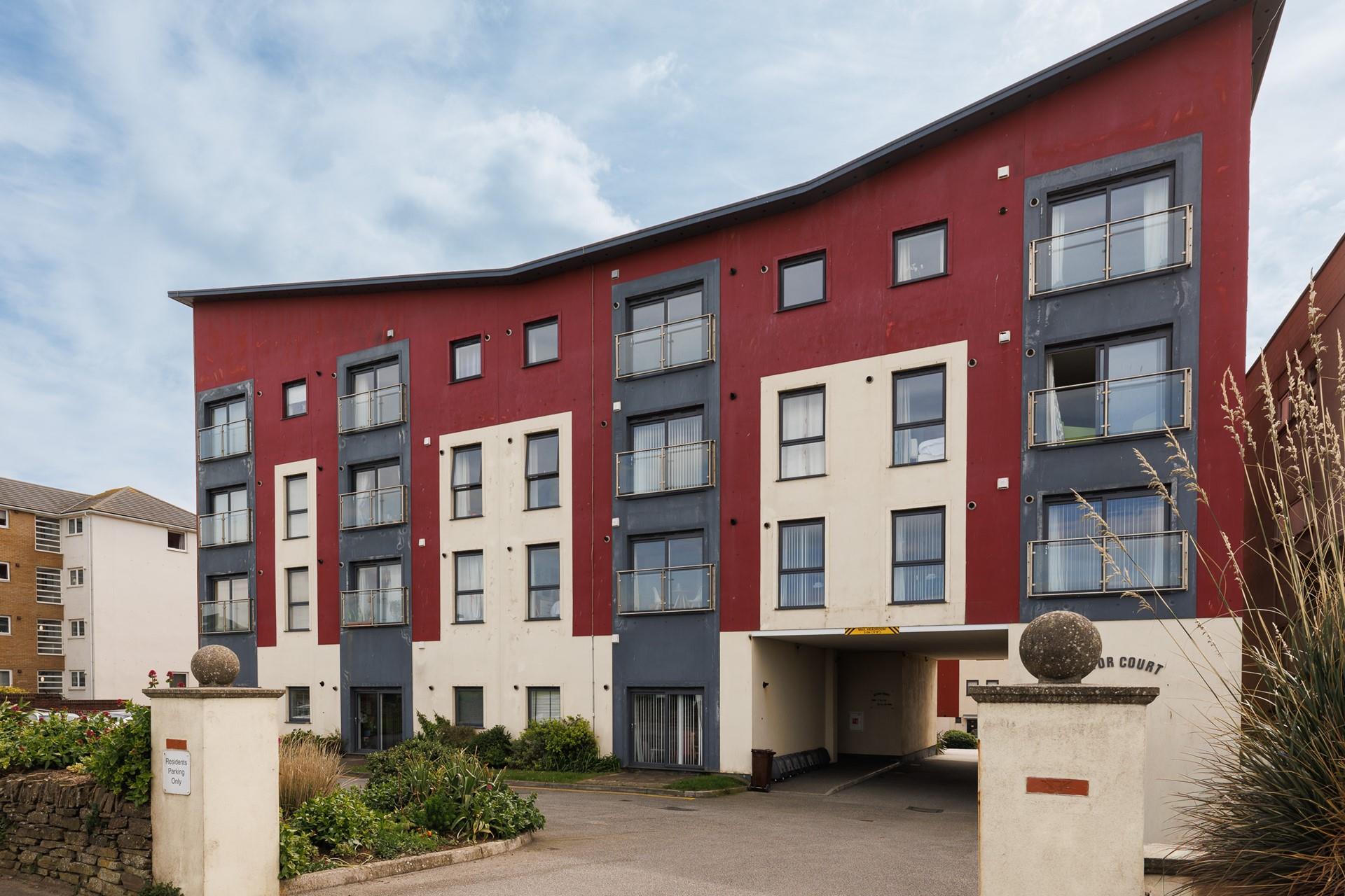 With private parking and Newquay town centre a few minutes' walk away, you can park up and enjoy exploring on foot.