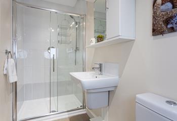The bathroom benefits from a double shower, ideal for washing away the sand after a day spent on one of St Ives' glorious beaches.