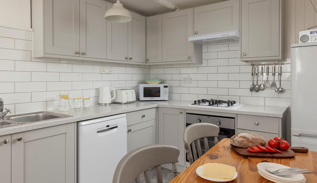 Wander into St Ives and treat yourself to some fresh produce from the local deli and bakeries.