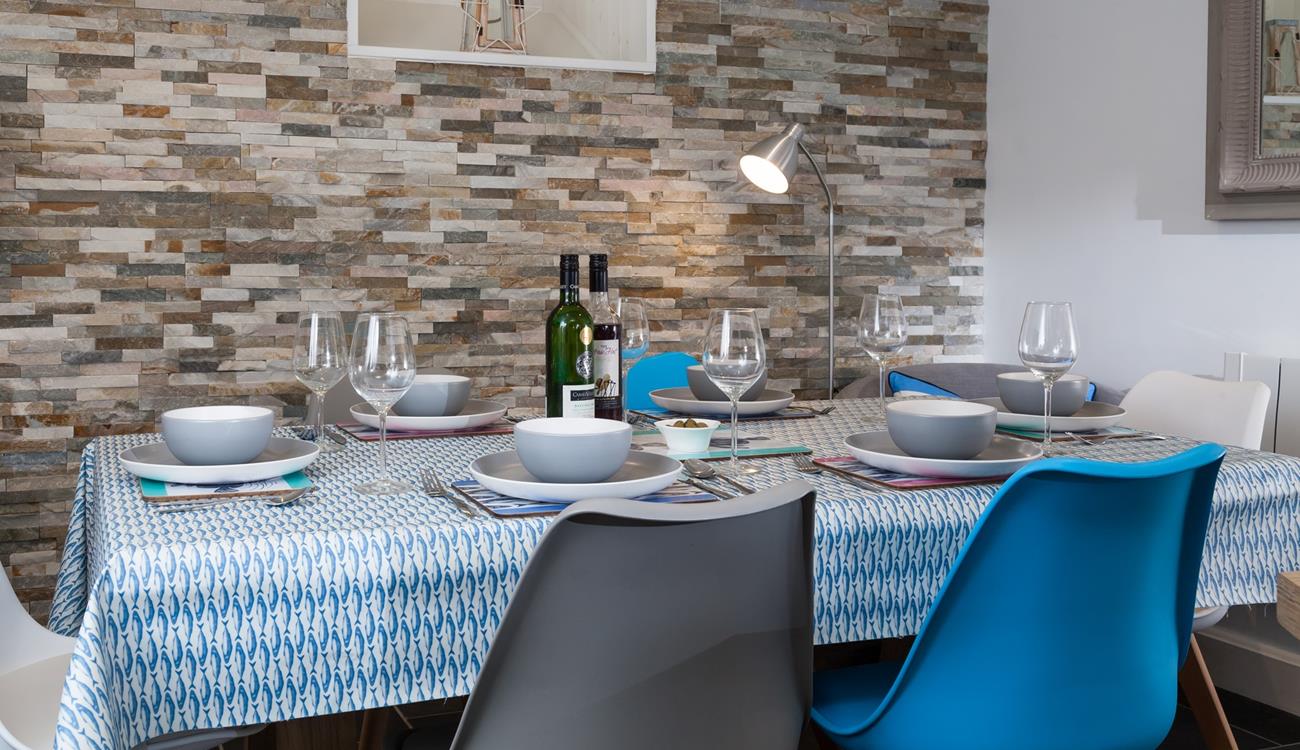 The dining table offers ample room for the whole family.