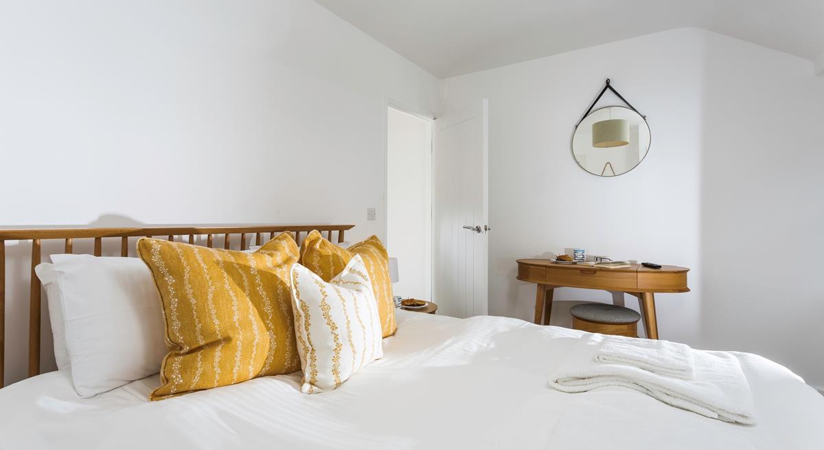 Minimalistic decor and soft tones help you to unwind before bed.