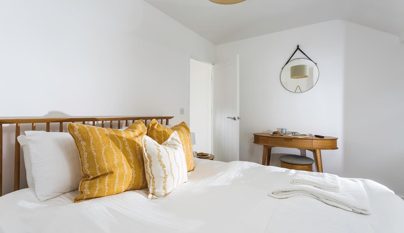 Minimalistic decor and soft tones help you to unwind before bed.