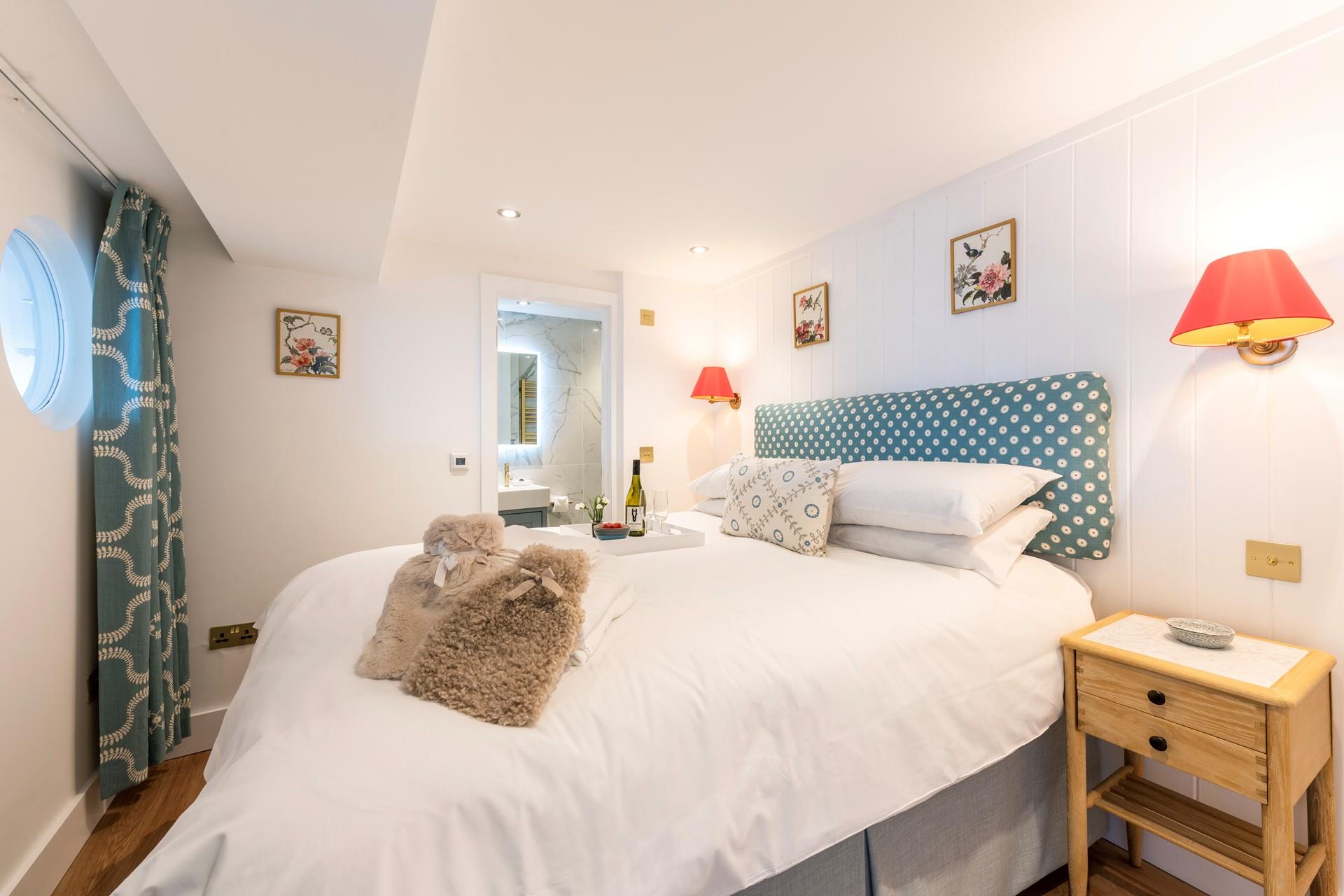 Settle into the soft sheets in the luxurious king size bed and drift into a dreamy night's slumber.