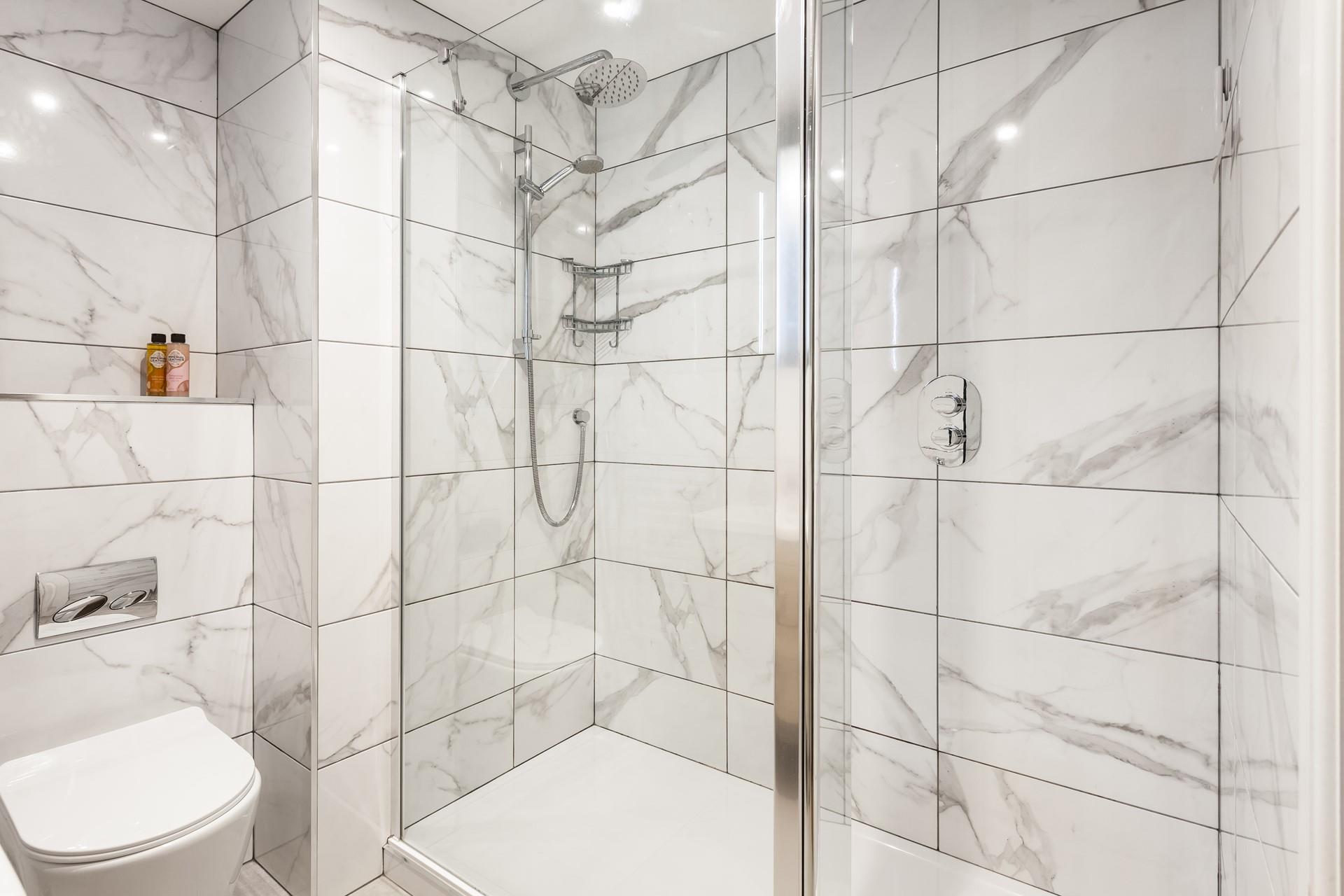 Start the day with an invigorating shower before heading out for a coast path wander.