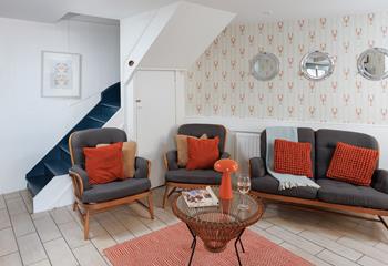 We love the quirky lobster wallpaper!
