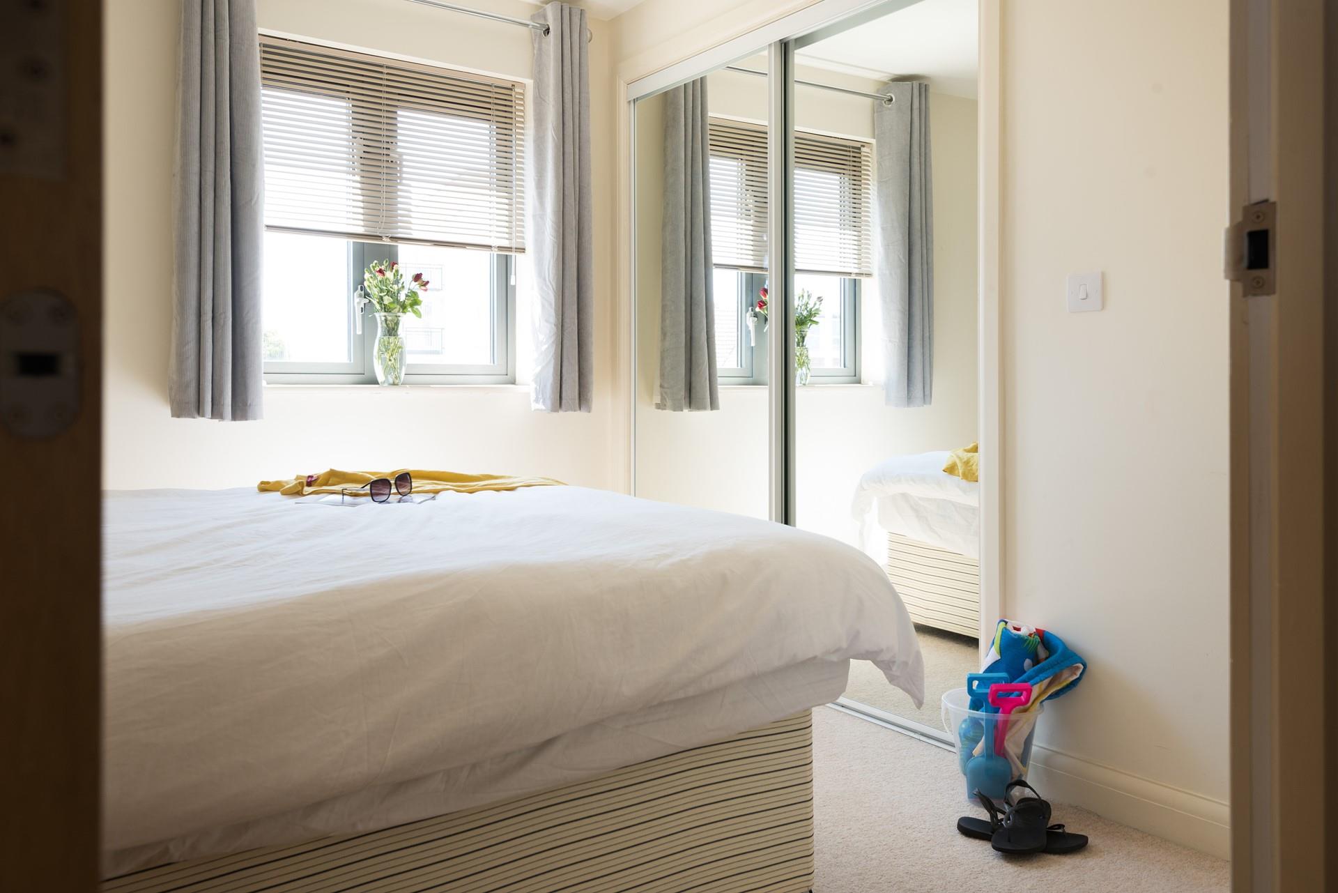 The wardrobe has ample space for all your holiday clothes!