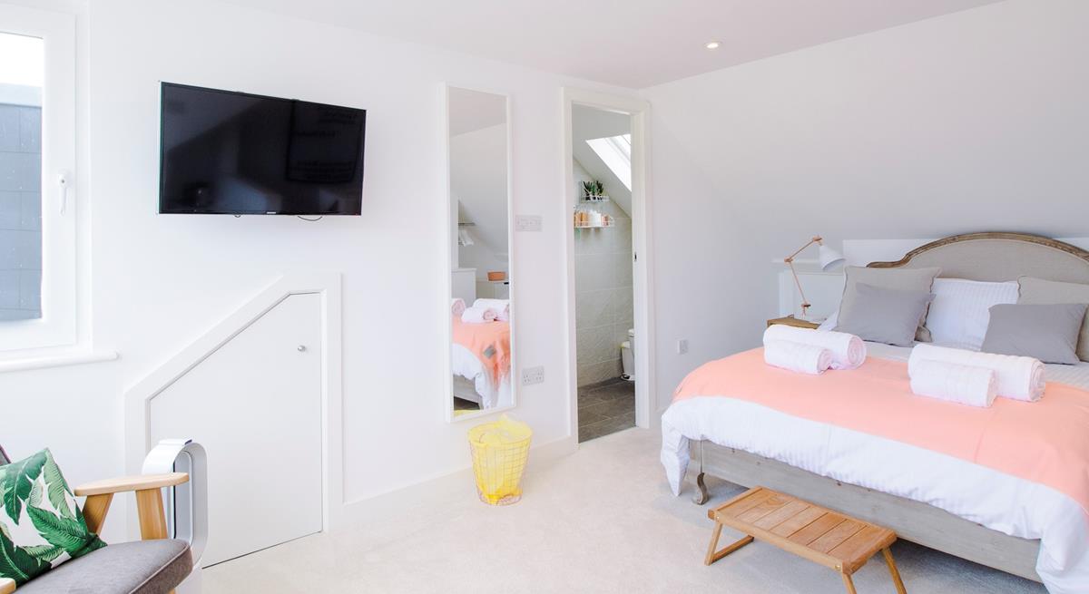 If you can drag yourself out of the cosy bed, get ready in the en suite.