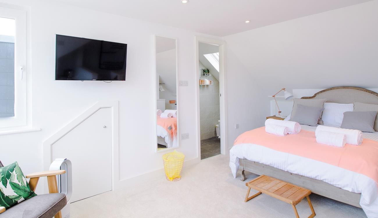 If you can drag yourself out of the cosy bed, get ready in the en suite.