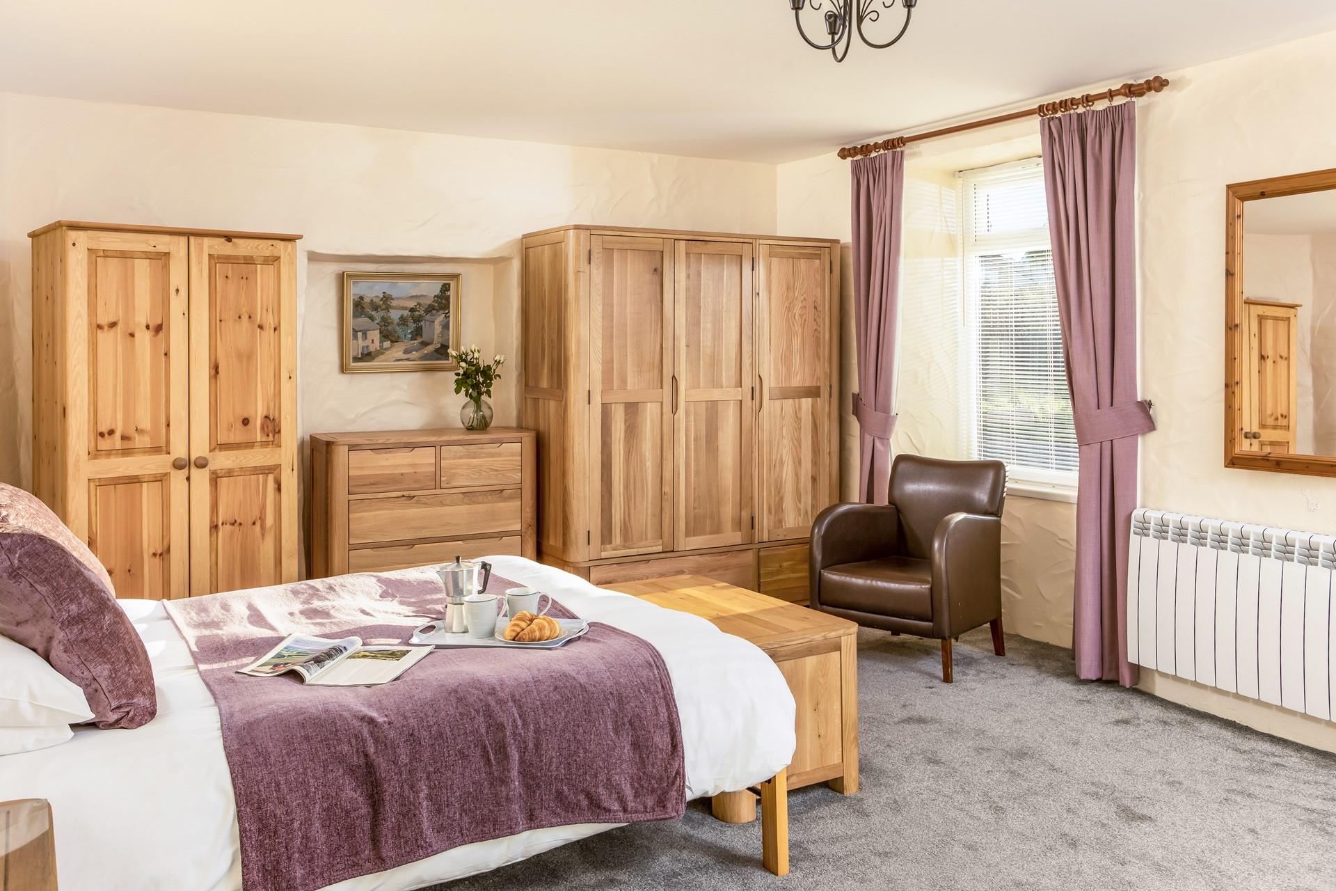 Wake up to a beautiful sea view in the spacious king size bed.