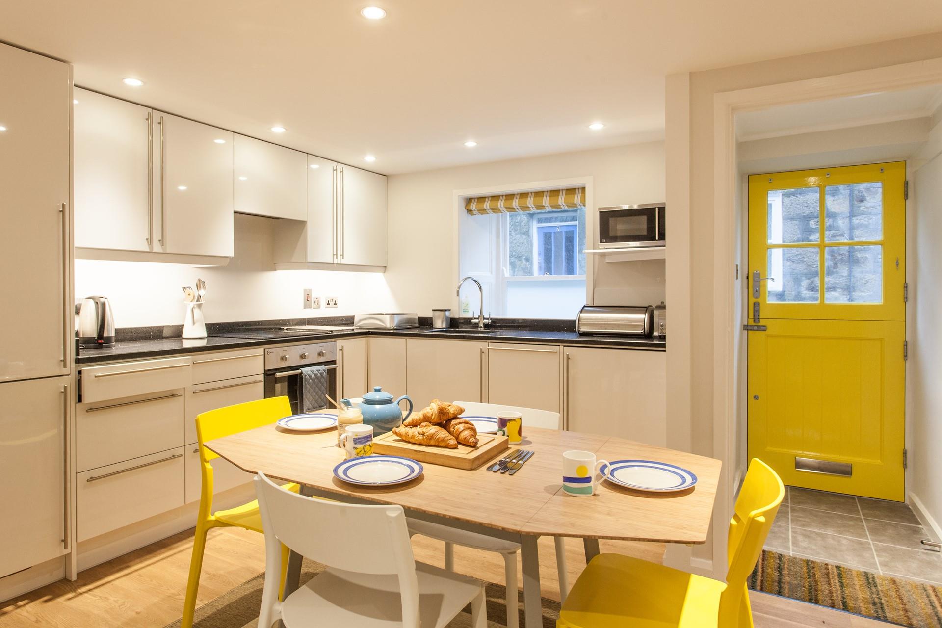 The well-equipped kitchen is perfect for cooking tasty meals and preparing picnics to take to the beach.