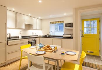 The well-equipped kitchen is perfect for cooking tasty meals and preparing picnics to take to the beach.