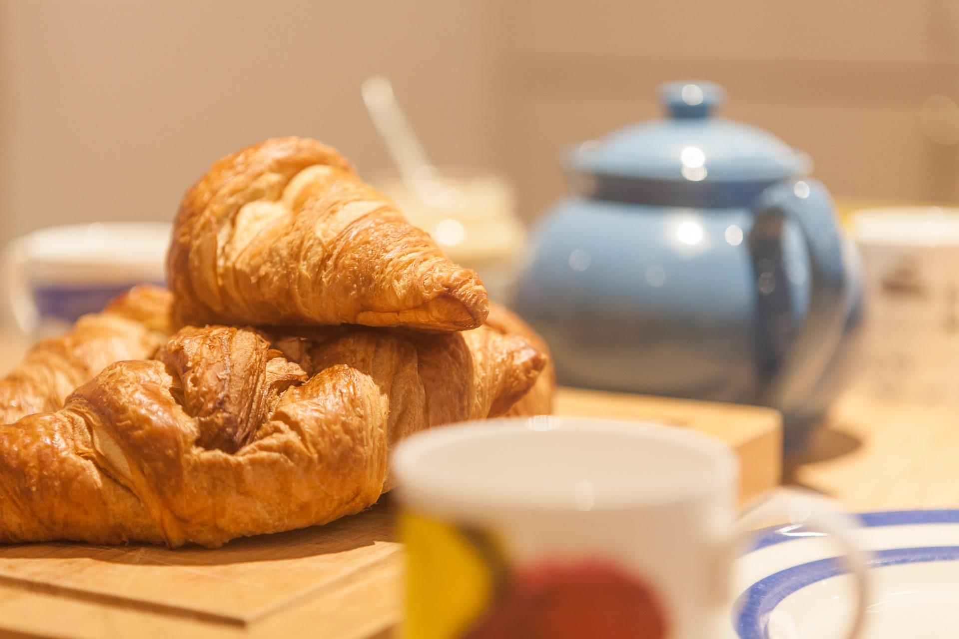 St Ives has lots of shops and cafes to grab a bite to eat.