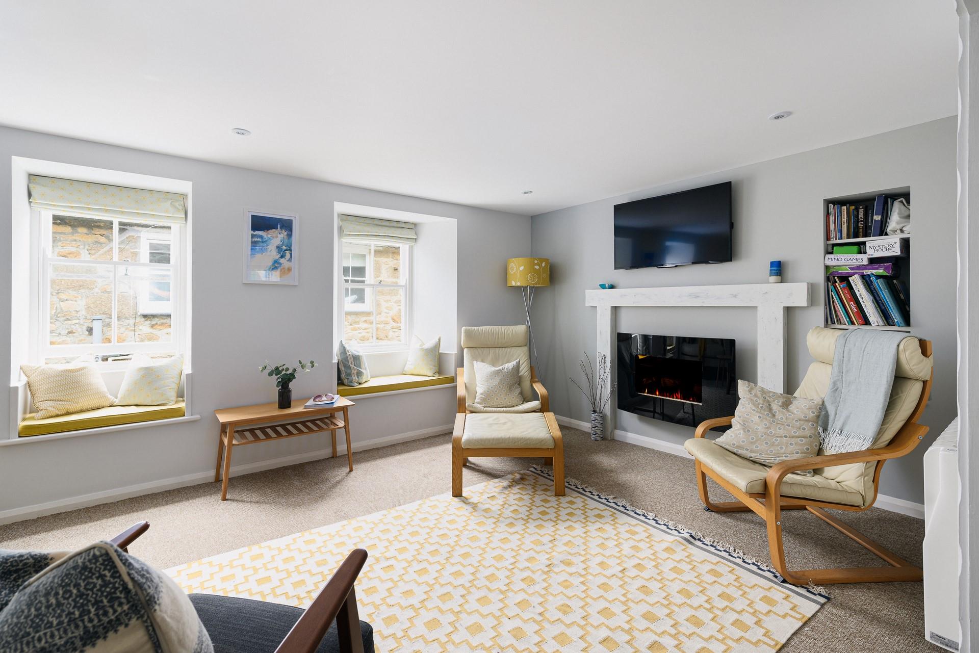 The bright and spacious sitting room provides a space for you to relax in the evening.