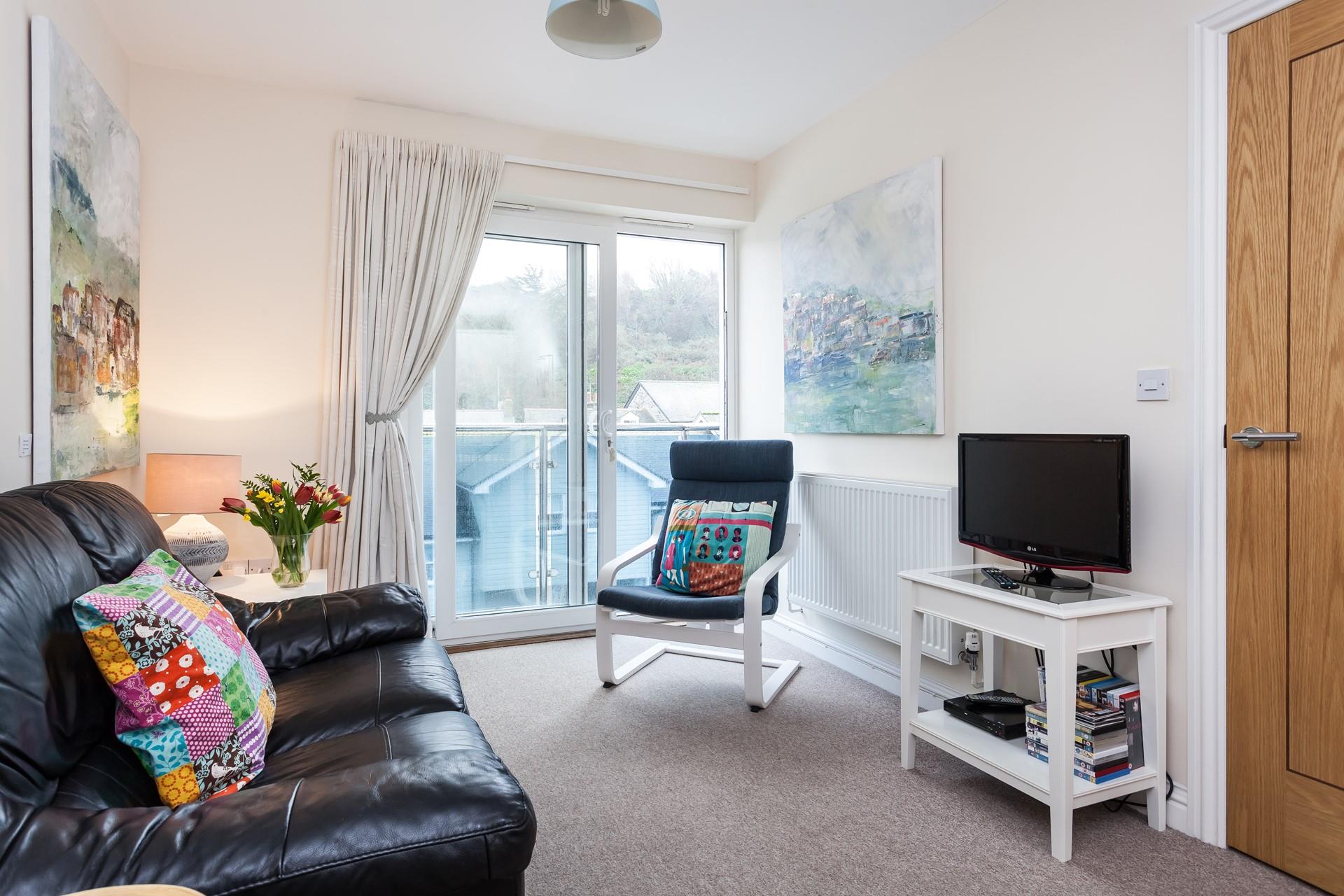 The living area blends colours and textures, perfectly capturing the artistic heritage of St Ives. 