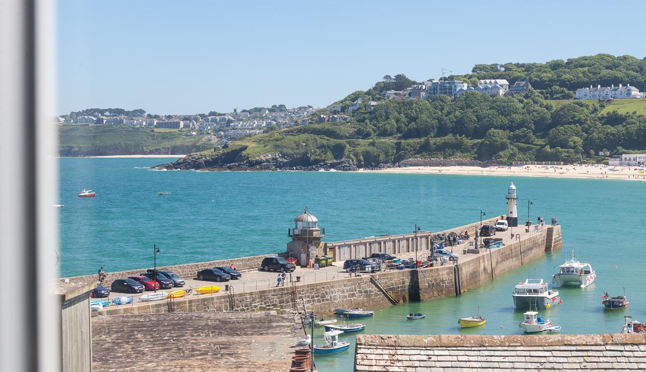 Located in the heart of St Ives, Seascape enjoys exquisite views.