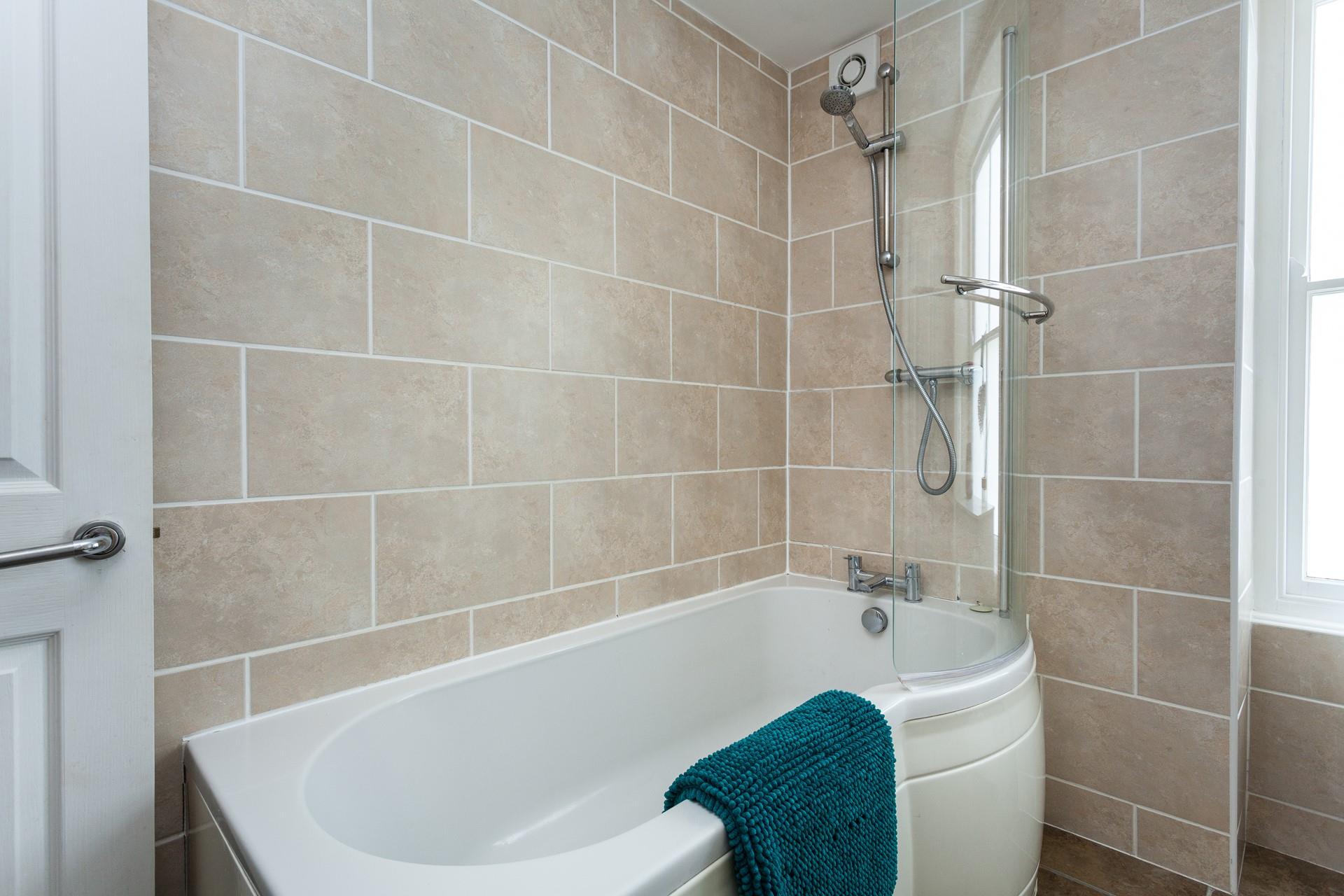 After a day of sun, sea and sand, indulge in a hot soak with lots of bubbles! 