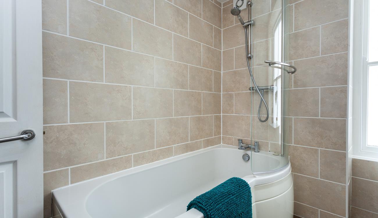 After a day of sun, sea and sand, indulge in a hot soak with lots of bubbles! 