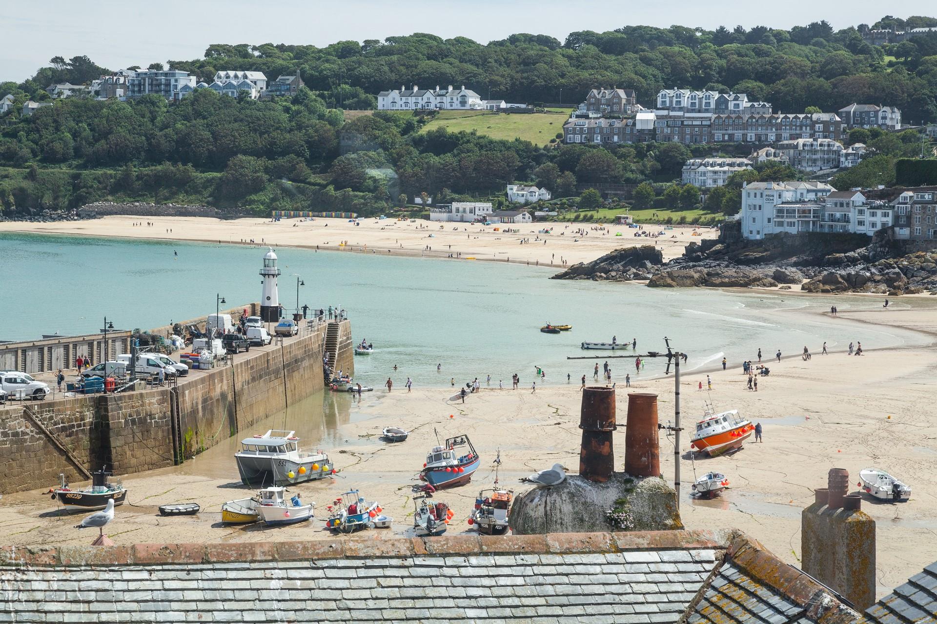 Seascape boasts the perfect location to enjoy all that St Ives has to offer.