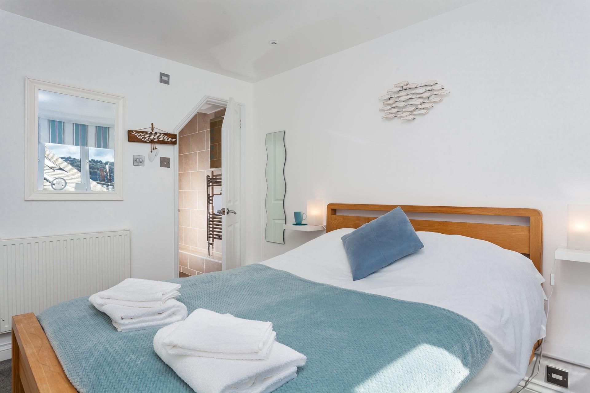 Freshen up in the en-suite before heading out for dinner.