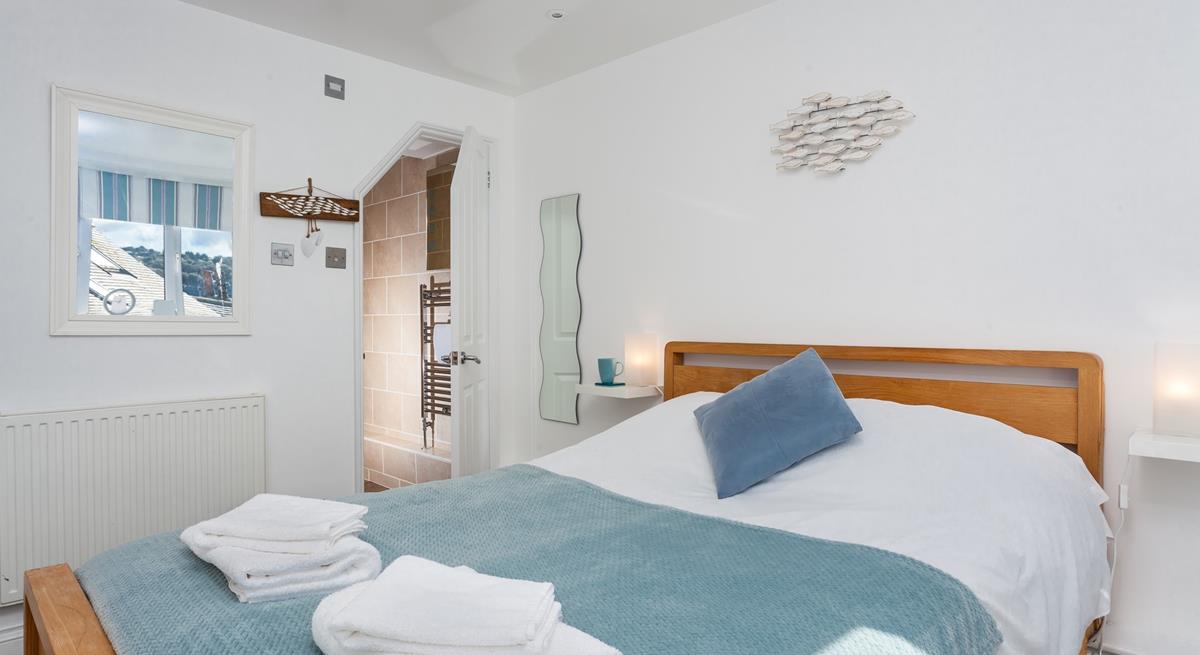 Freshen up in the en-suite before heading out for dinner.