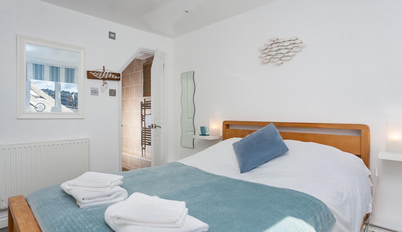 Freshen up in the en-suite before heading out for dinner.