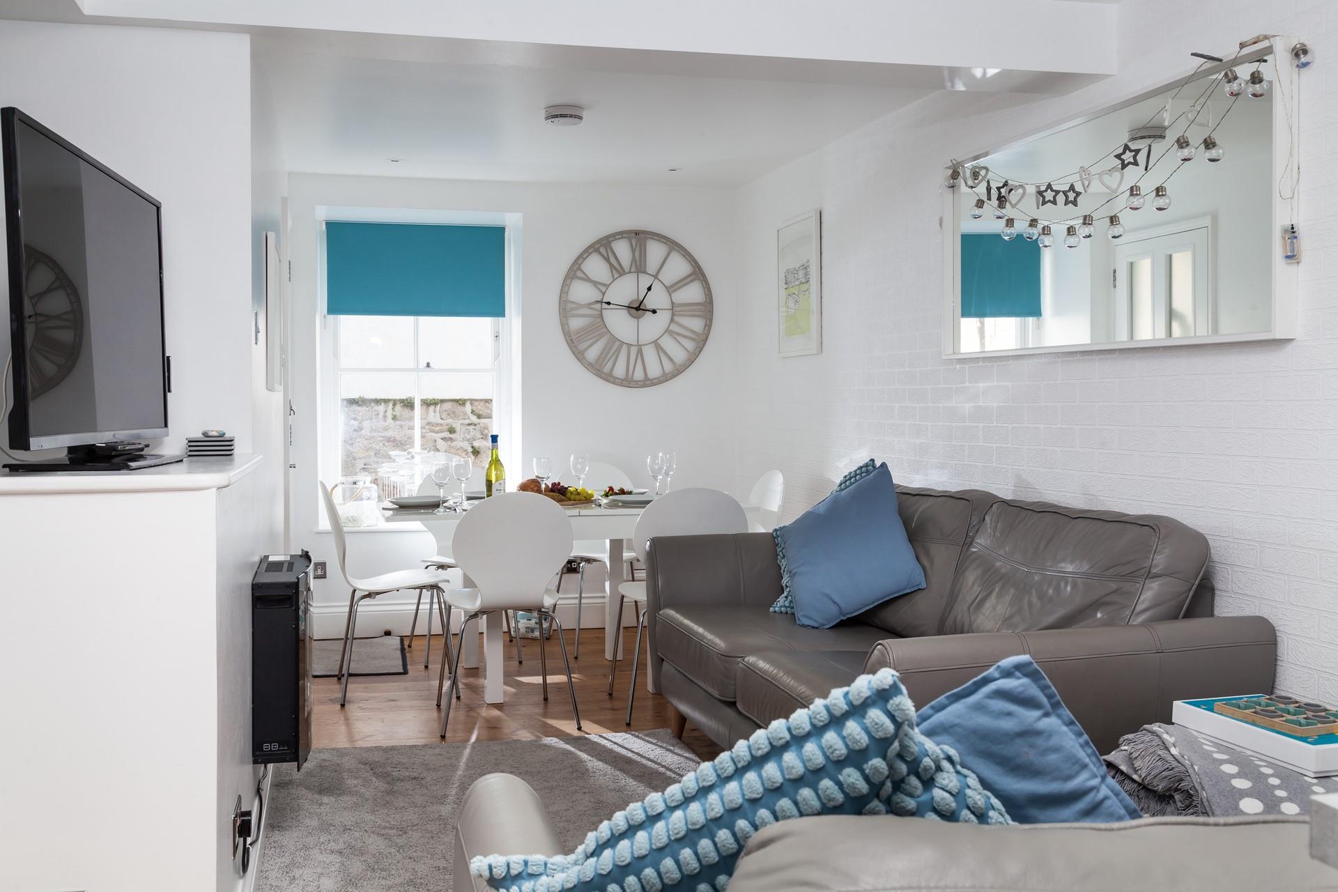 Stylish and modern, the lounge offers the ideal space to relax as a family.