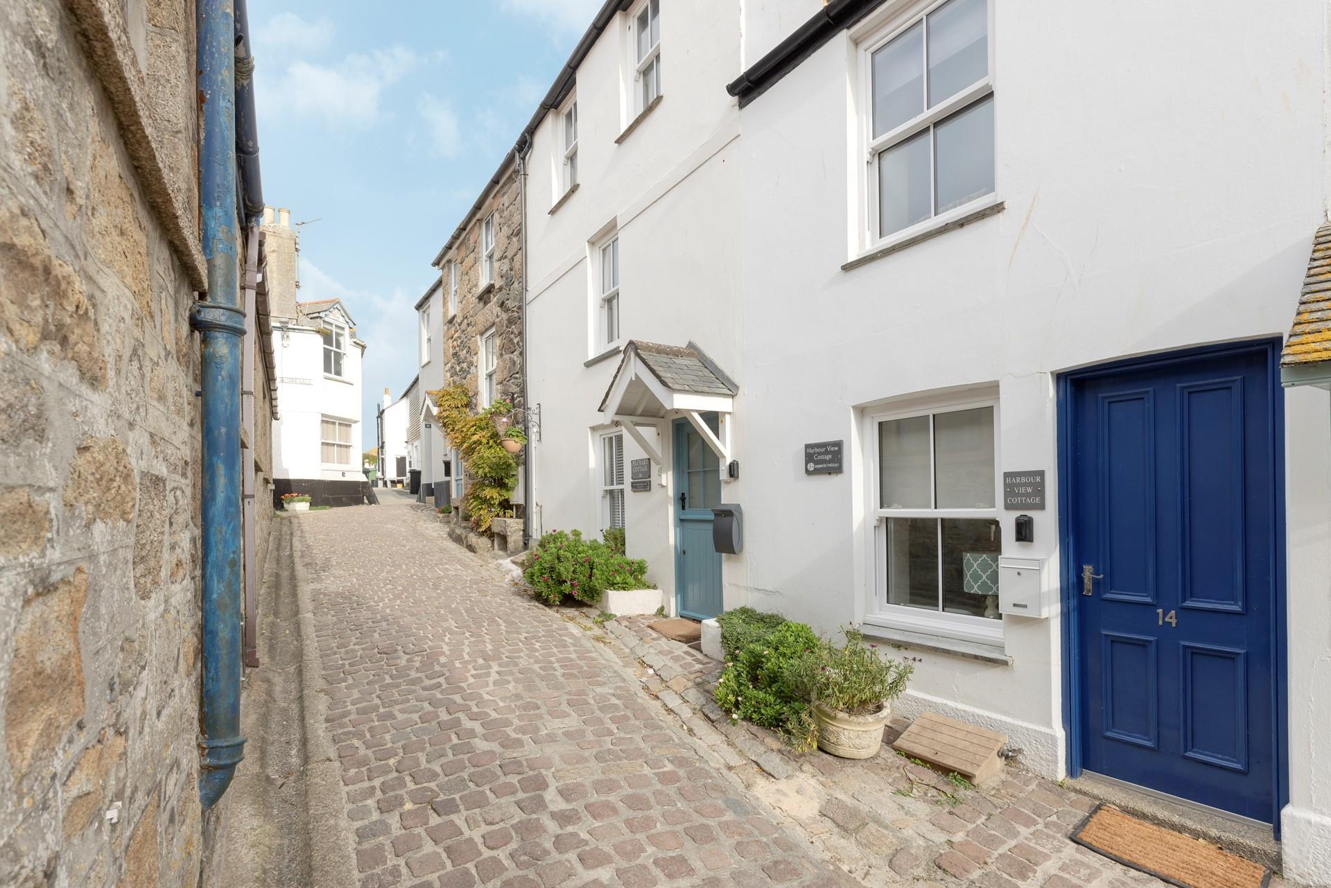 Wander the cobbled lanes of Downalong in this quaint town.