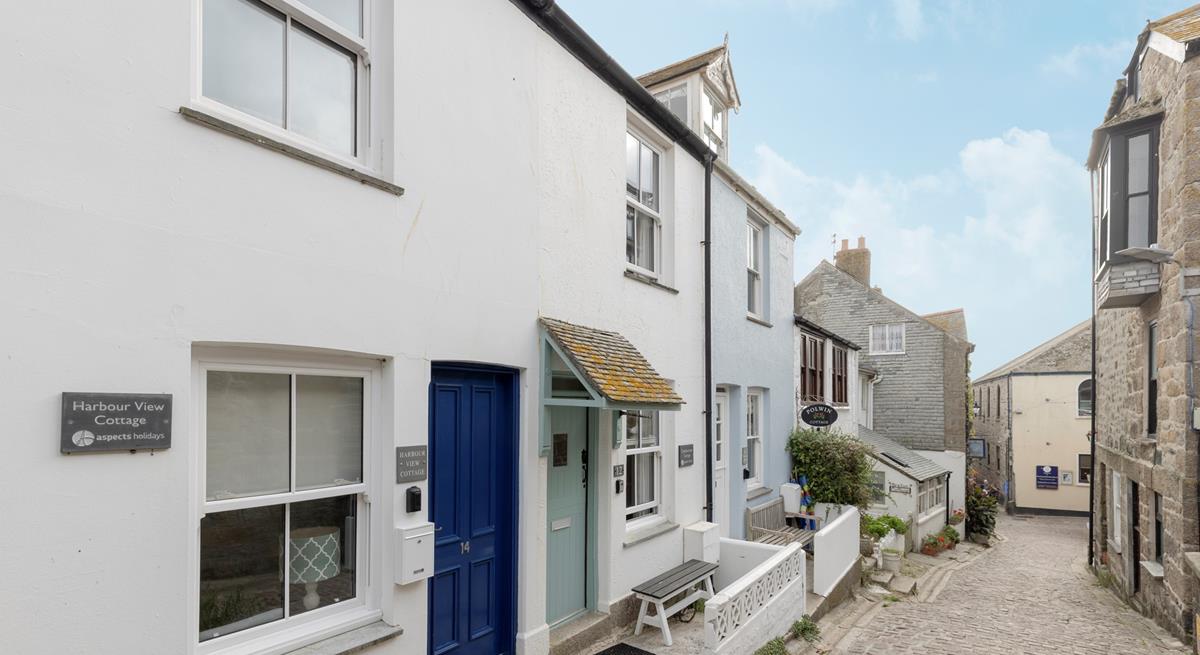 Harbour View Cottage is just steps from the town's shops and cafes.