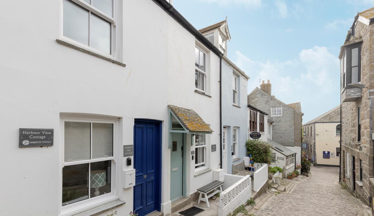 Harbour View Cottage is just steps from the town's shops and cafes.