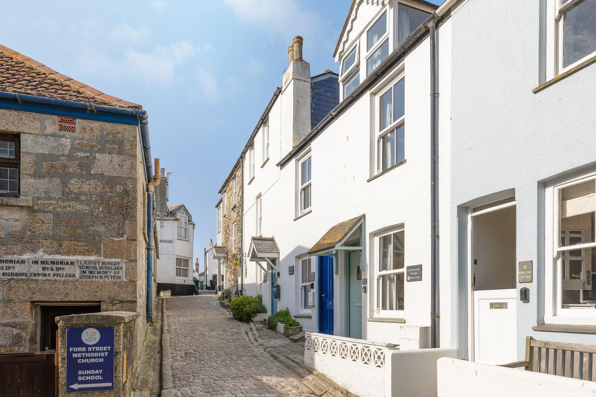 Harbour View Cottage is just steps from the town's shops and cafes.