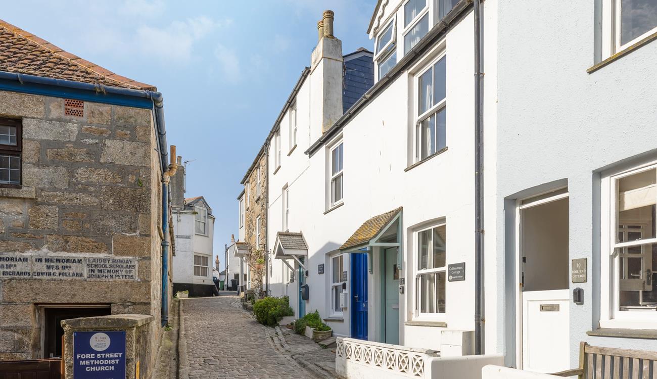 Harbour View Cottage is just steps from the town's shops and cafes.