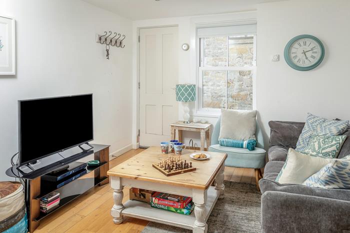 Harbour View Cottage, Sleeps 4 in Downalong