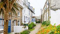 Tykky Dyw is tucked away in a beautiful street in the heart of St Ives, the access is well maintained with borders bursting with life.