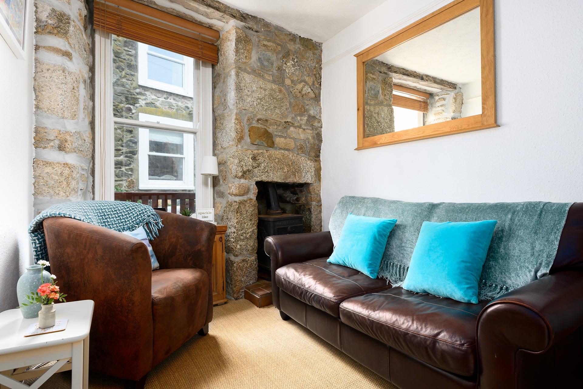 Sink into the leather sofa with a glass of wine and unwind in the evening.