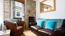 Sink into the leather sofa with a glass of wine and unwind in the evening.
