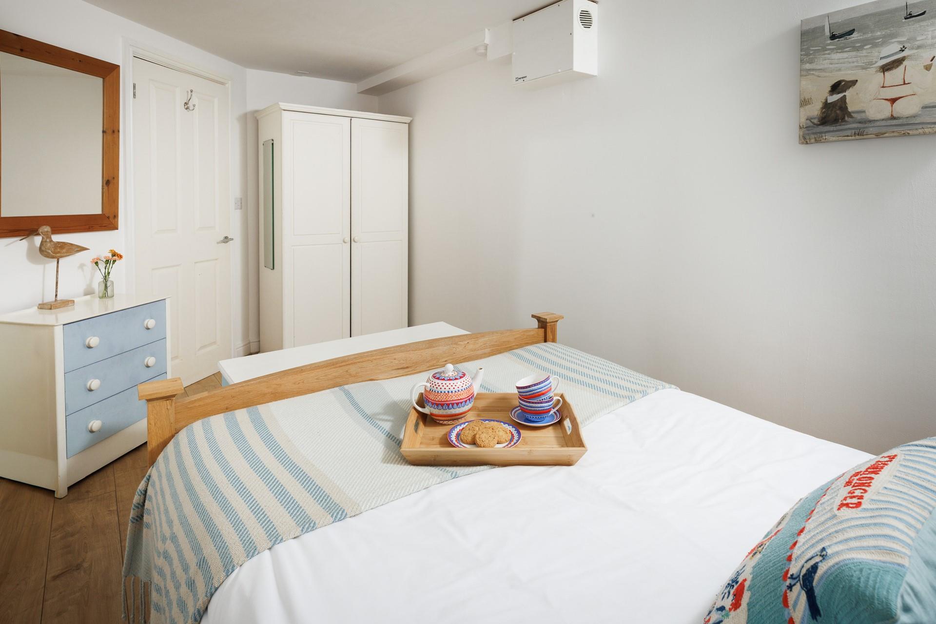 With ample storage you can retreat to bed for a relaxing nights sleep. 