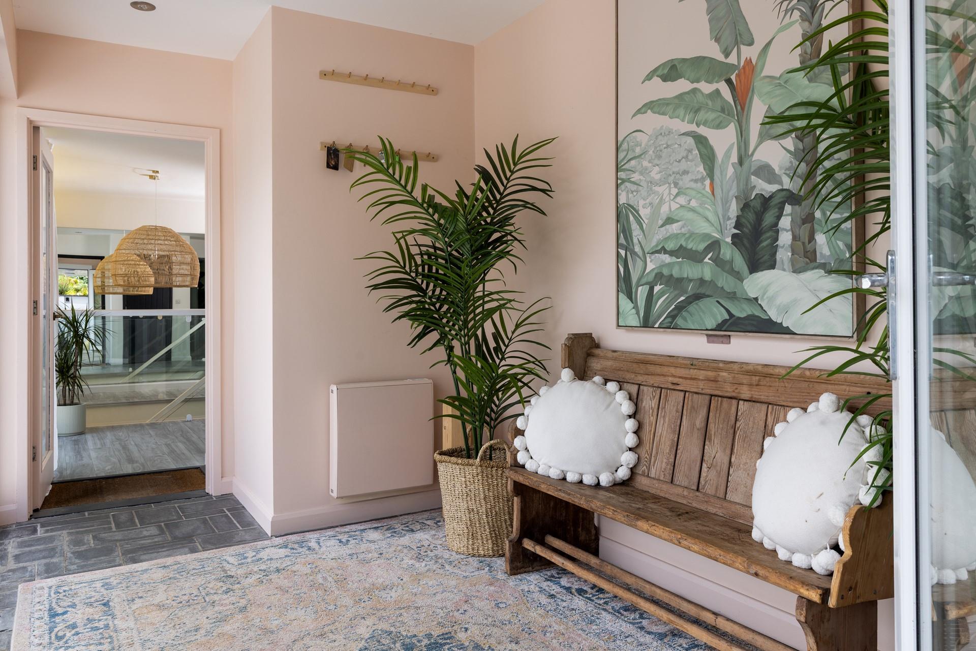 A warm welcome awaits when you step into Praaloha.