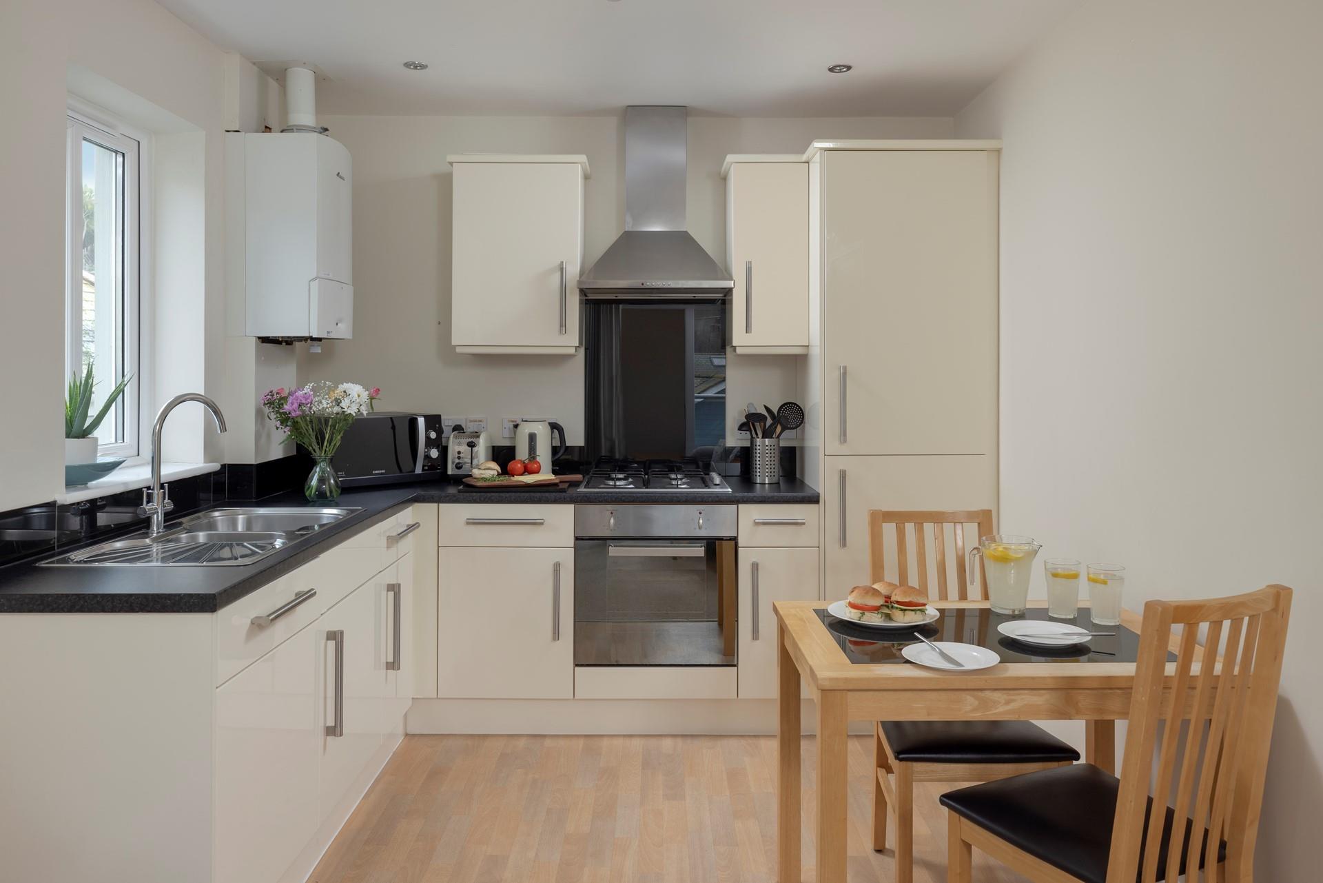 Cook up your favourite meals in this fully equipped kitchen!