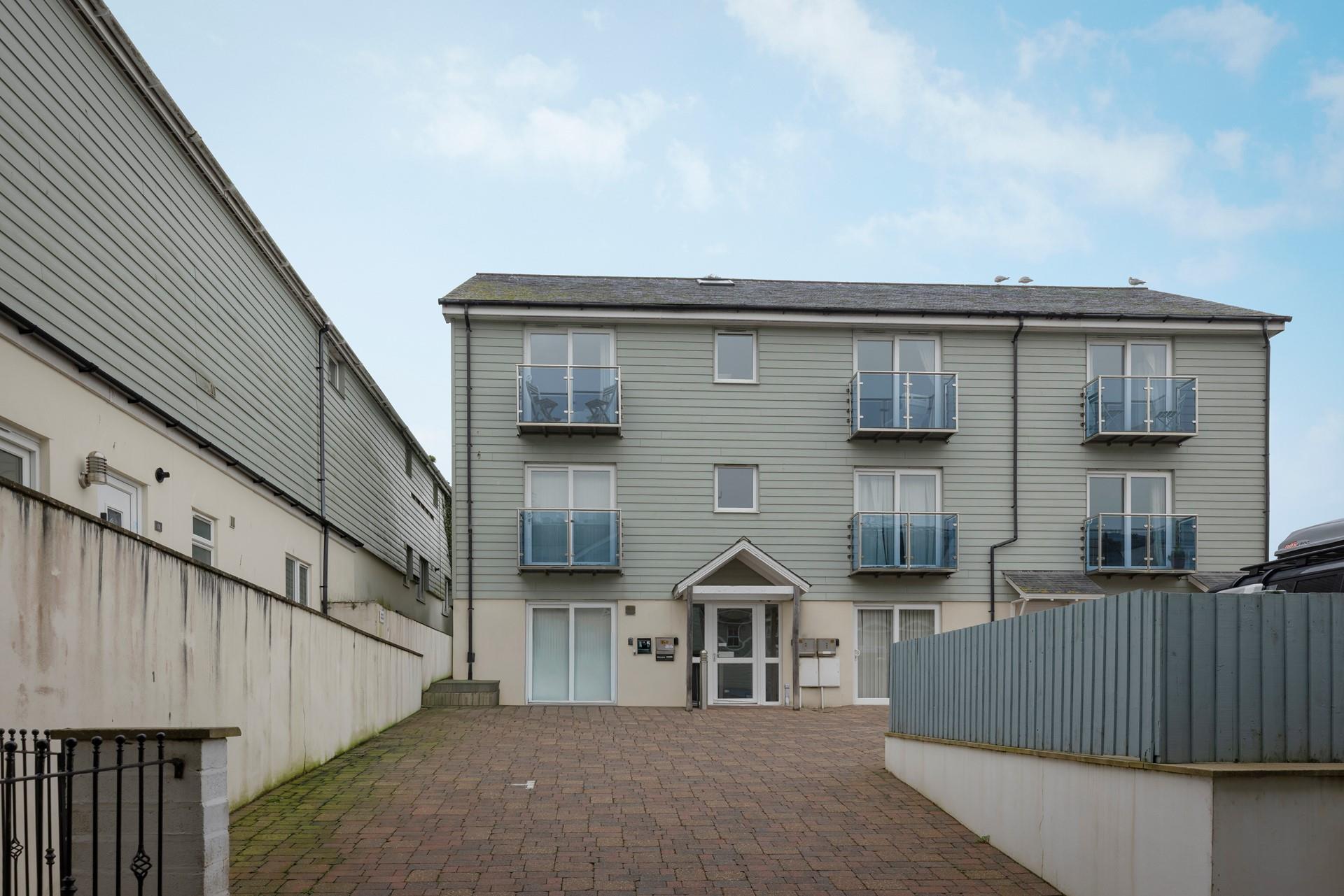 Within walking distance to town, everything is on your doorstep!