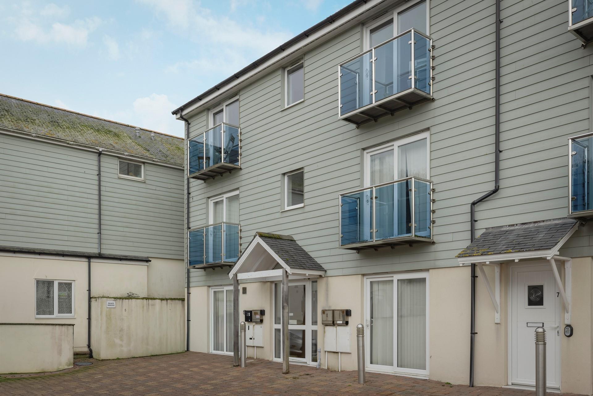 With everything you could need within walking distance, this is the perfect bolthole to explore St Ives from!