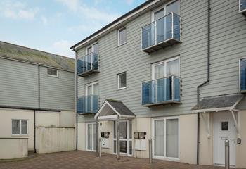 With everything you could need within walking distance, this is the perfect bolthole to explore St Ives from!