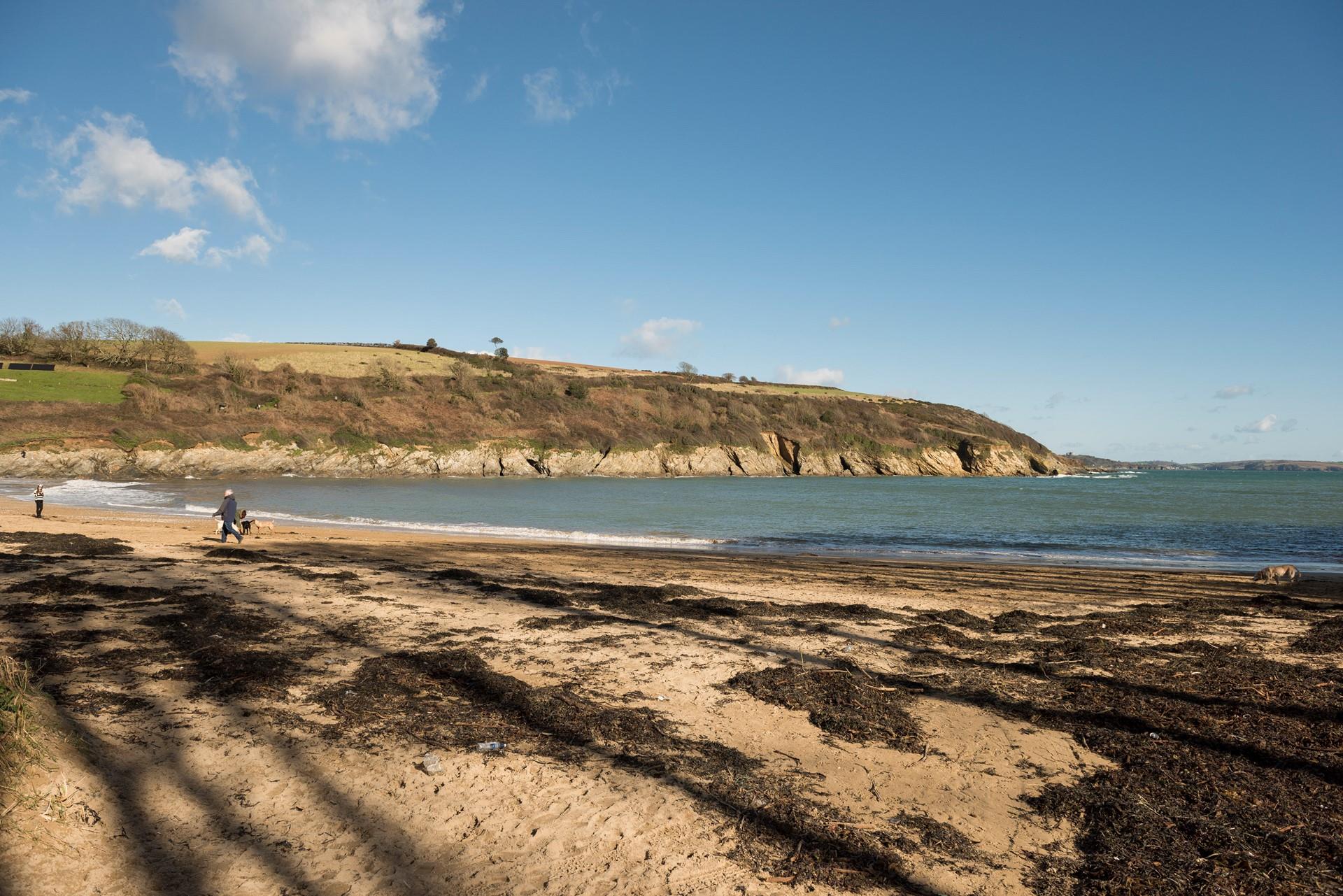 Maenporth beach is just a few minutes' walk away.
