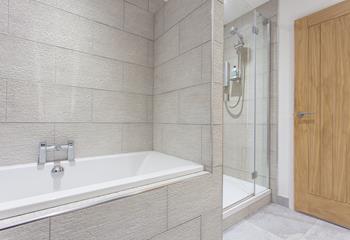 Enjoy the choice between a deep bath and an enclosed shower. 
