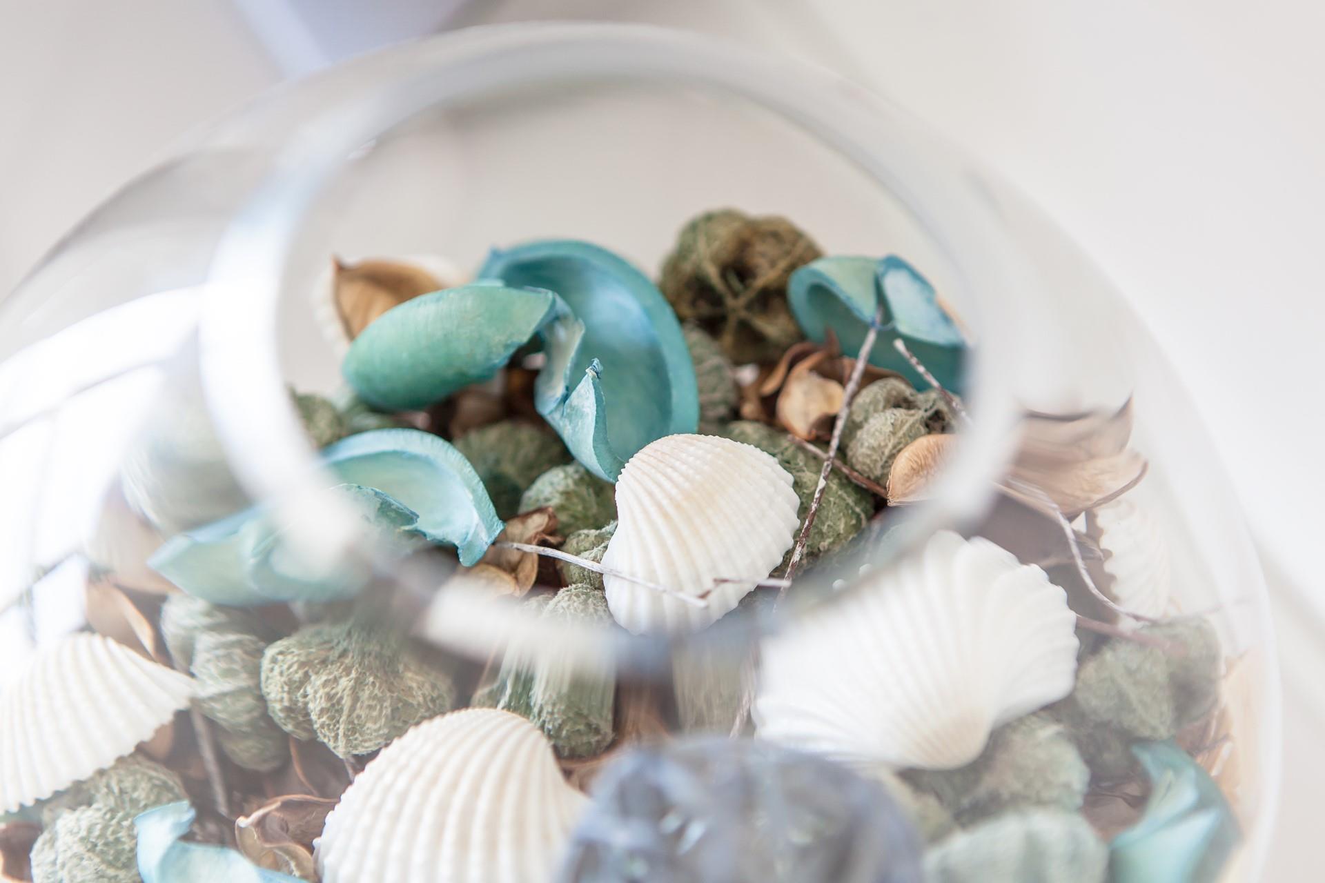 We love the seaside decor and colour theme throughout the apartment. 