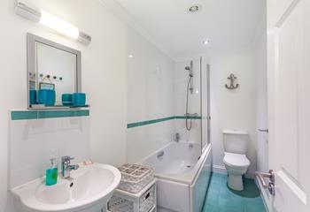 After a fun-packed day exploring St Ives, return home and indulge in a bubbly soak before dinner.