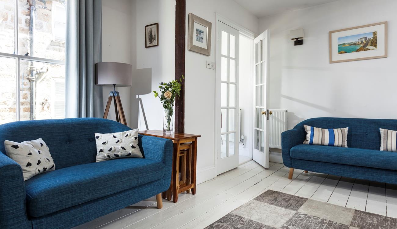 The blue and white interiors create a calming atmosphere in your cosy sitting room.