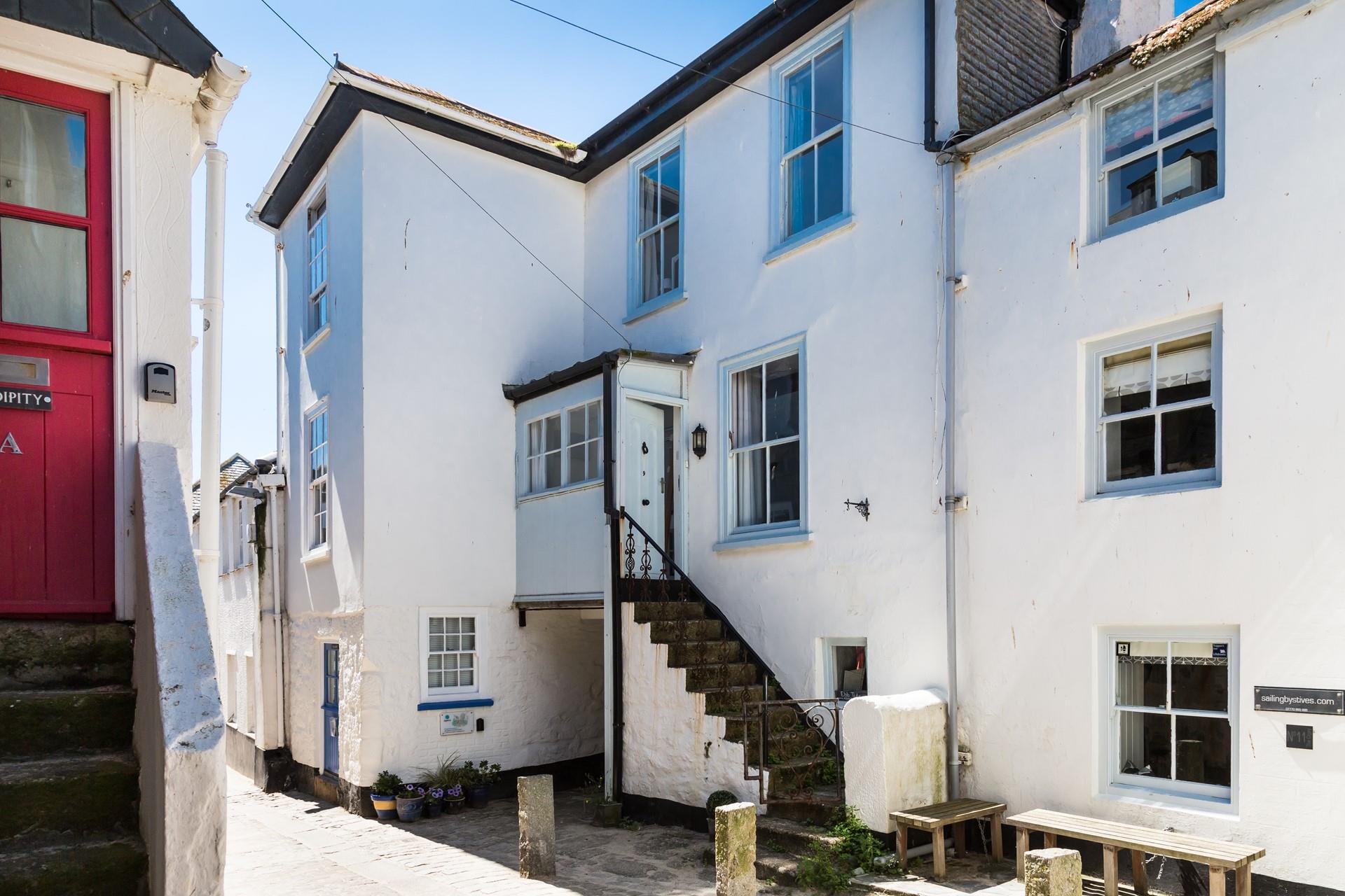 Tucked away, yet moments from the harbourside, perfect for exploring all St Ives has to offer.